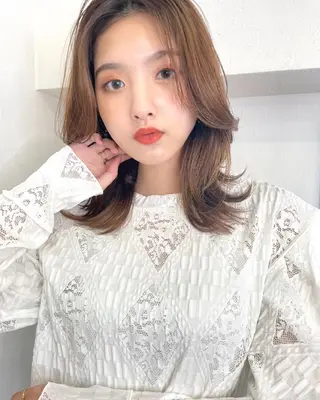 ミディアム レイヤーカット、 大人可愛い　中村美羅のヘアスタイル