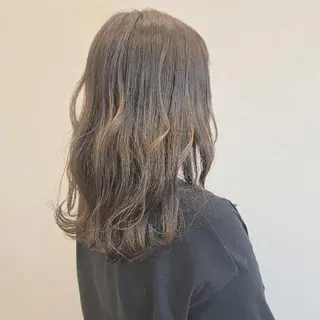 ミディアム カラー 浜田りほ Luxbe 博多バスターミナルのヘアスタイル