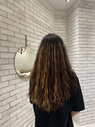 カラー シモカワ マシロのヘアスタイル