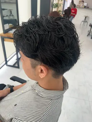 メンズ ダブルカラー寒色系 ボリューム改善ハヤトのヘアスタイル