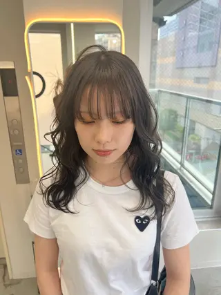 セミロング maya レイヤーカットのヘアスタイル