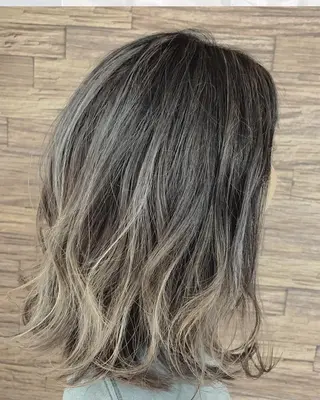 ミディアム カラー 有坂 里恵のヘアスタイル