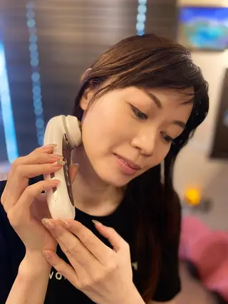 Acupuncture  salon LINOA リノア鍼灸院所属・ヘッドスパ鍼/小顔鍼 耳ツボ 　LINOAのエステ・リラクイメージ