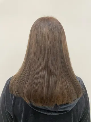 セミロング 🌈デザインカラー MISAKI🐰のヘアスタイル