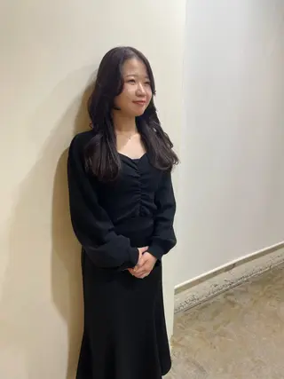 ロング カラー MIOベージュカラー 柔らかいカラーのヘアスタイル