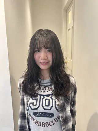 ロング パーマ 湯浅 美葉のヘアスタイル