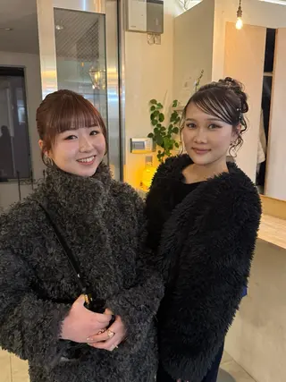 ロング Maho/海外 レイヤー/ハイトーンのヘアスタイル