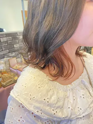 ミディアム カラー 新谷 桃子のヘアスタイル