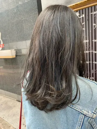 セミロング CHIC 岩下真衣のヘアスタイル