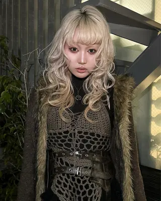 セミロング 夏季 デザインカラー /ブリーチカラーのヘアスタイル