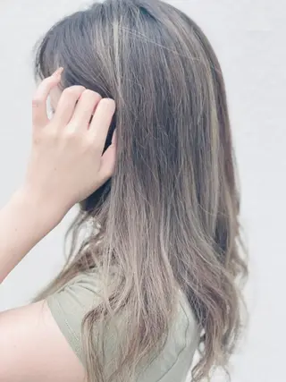 ロング カラー Dali 若松　朋美のヘアスタイル