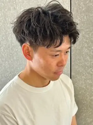 ショート パーマ メンズ Hwyl by Niau所属・内山 翔太のヘアスタイル
