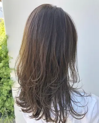 ロング あべ しおりのヘアスタイル