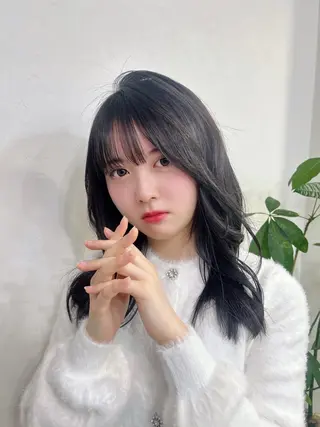 セミロング 光を纏うツヤ感ロング Natsuki🤍のヘアスタイル