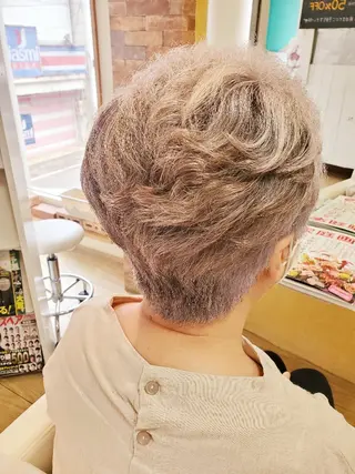 ショート カラー 田中 牧子のヘアスタイル