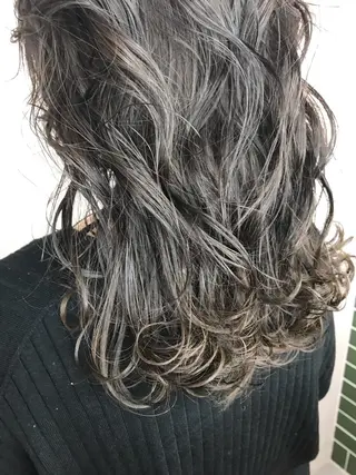 カラー L’atelier BROCANTE (ラトリエ ブロカント)所属・BROCANTE立川 karasawa.nのヘアスタイル