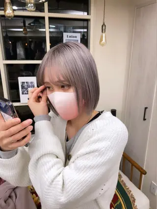 ミディアム カラー ⭐ハイトーンブリーチ ミルクティーピンクのヘアスタイル