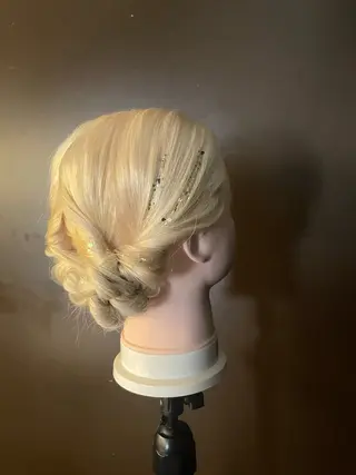 セミロング ヘアアレンジ 青木 美樹の眉毛・アイブロウイメージ