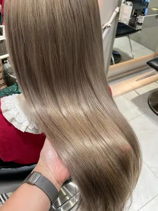 ロング カラー 荒木 依莉亜のヘアスタイル