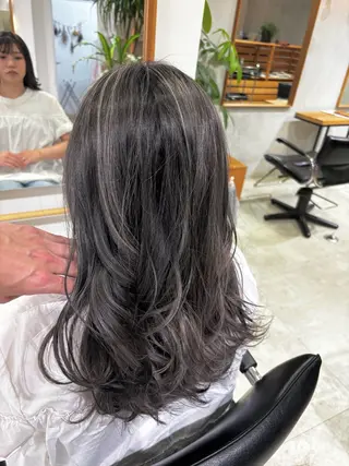 ミディアム カラー hoNua. 栄/透明感カラーのヘアスタイル