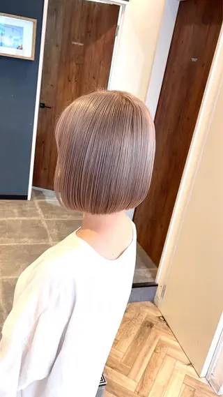 カラー 鴇田 幸咲 /ハイトーンカラーのヘアスタイル