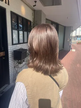 ミディアム カラー 小坂 真子のヘアスタイル