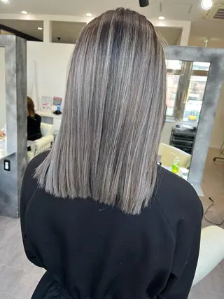 ミディアム カラー hair make huit8所属・ハイライト&ブリーチ 💇🏼‍♀MAHOのヘアスタイル