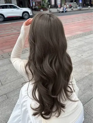 ロング カラー 透明感カラー グレージュ/あいのヘアスタイル