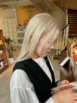 ミディアム カラー 小森 永のヘアスタイル