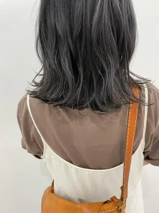 ミディアム カラー akane .のヘアスタイル