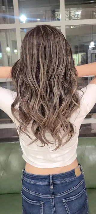 ロング カラー cherie所属・バレイヤージュ/ ハイライト/大内格のヘアスタイル