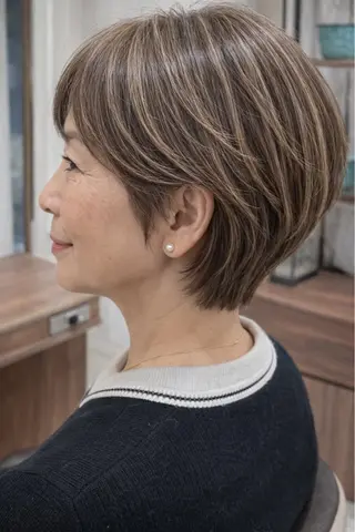 ショート カラー 白髪ぼかしハイライト 茗荷谷駅徒歩2分のヘアスタイル