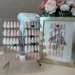 ネイル シュシュ 🎀 girly nailのネイルデザイン