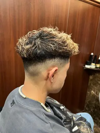 ショート パーマ メンズ 足立 遼太朗のヘアスタイル