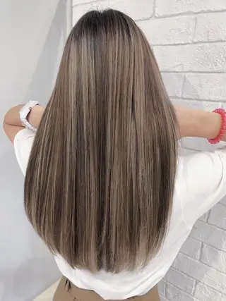 ロング カラー 顔タイプ診断®︎ ミルクティーカラーのヘアスタイル