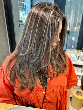 ロング カラー ブリーチカラーレイヤ ーカット🦋annaのヘアスタイル