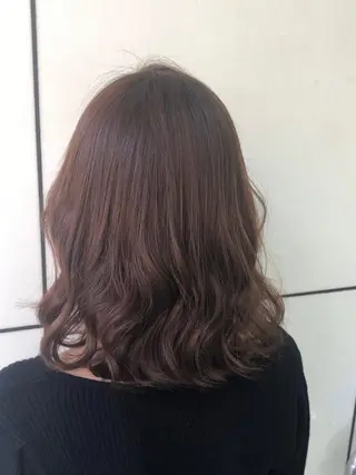 ミディアム カラー 関 彩花のヘアスタイル