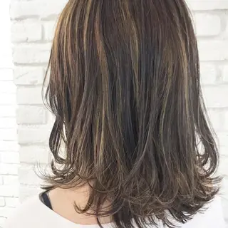ミディアム カラー 伊 杏のヘアスタイル