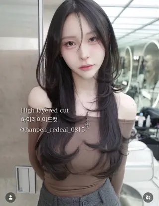 ロング がわ/レイヤー /中顔面短縮カットのヘアスタイル