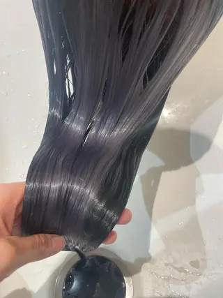 ロング ハイトーンカラー シールエクステのヘアスタイル