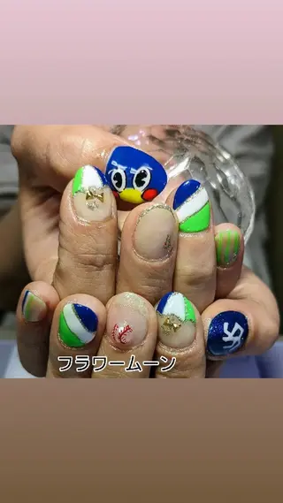 ネイル フラワー ムーンのネイルデザイン