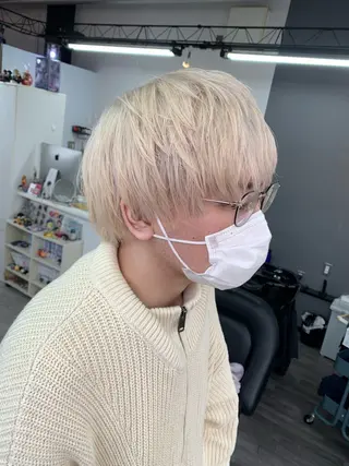 ショート カラー 坂井 水菜美のヘアスタイル