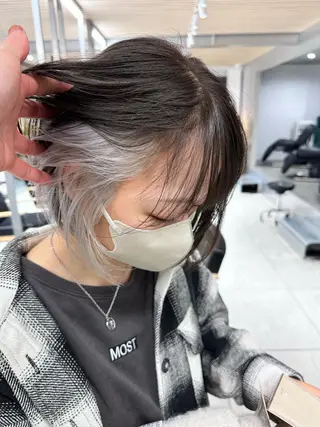ショート カラー レイヤーカット 透明感カラーのヘアスタイル