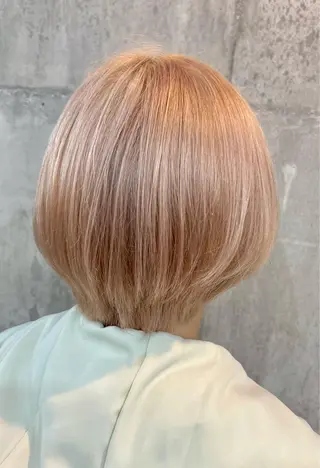 ショート カラー レイヤー/韓国 ハイトーン興津史弥のヘアスタイル