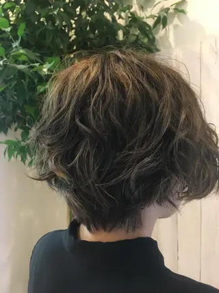 ショート カラー パーマ 奥谷 美代子のヘアスタイル