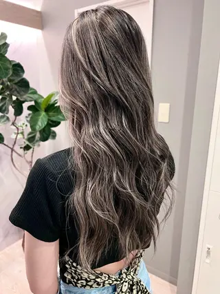 セミロング ブリーチ毛に縮毛矯正 ✨カラー✨山田 正幸のヘアスタイル