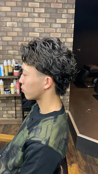 ショート パーマ メンズ 三谷 仁のヘアスタイル