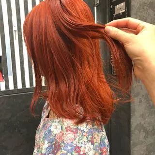 セミロング カラー ウルフカット／吉村 桃子のヘアスタイル