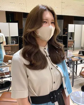 セミロング カラー レイヤー/顔周り /透明感🩶高橋大のヘアスタイル