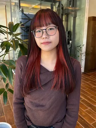 セミロング カラー 西 優衣奈のヘアスタイル